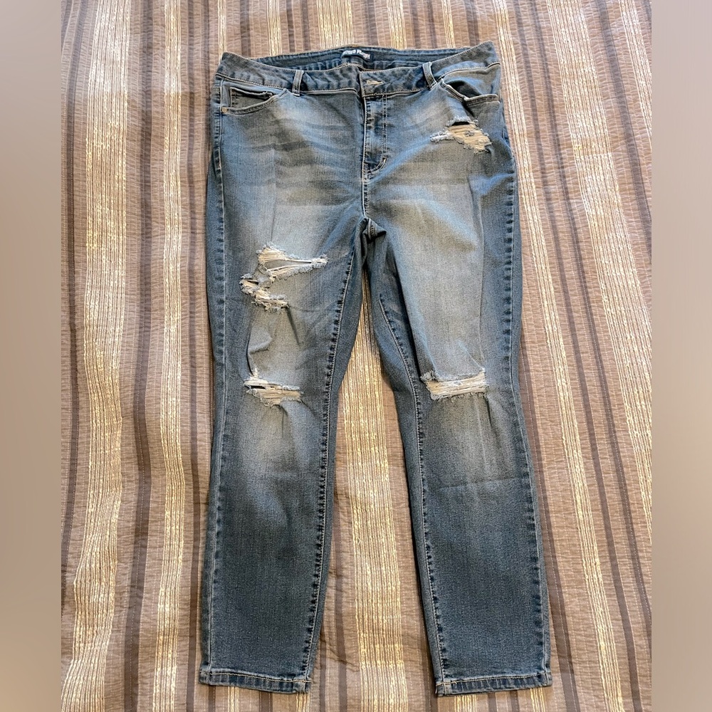 Indigo Fusion distressed Crop Jeans
